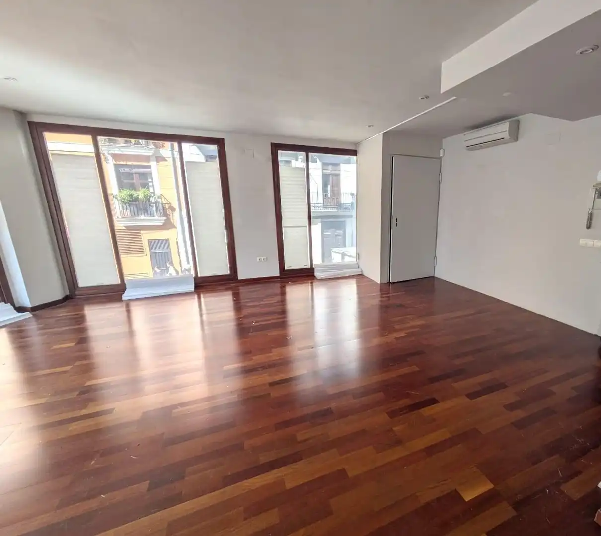 Sala d'estar de Oficina en venda en Valencia amb Aire condicionat