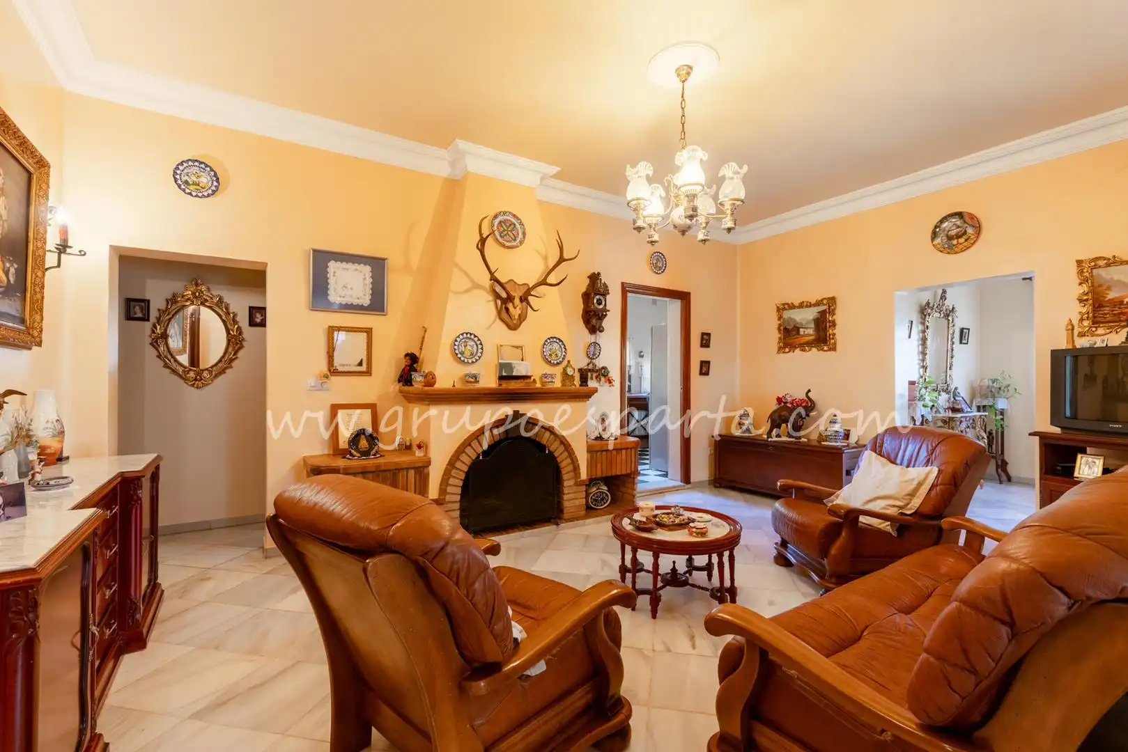 Sala d'estar de Casa o xalet en venda en Espartinas amb Aire condicionat, Jardí privat i Terrassa