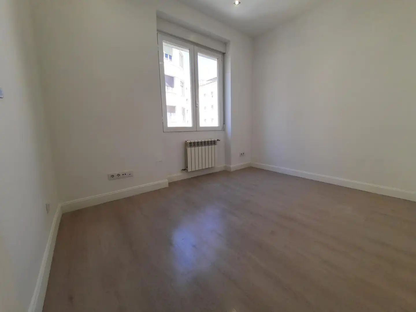Schlafzimmer von Wohnung zur Miete in Madrid mit Klimaanlage, Heizung und Parkett