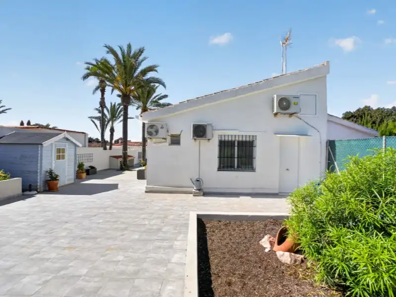 Casa aparellada amb jardí en venda a Nueva Torrevieja - Aguas Nuevas, imagen 26