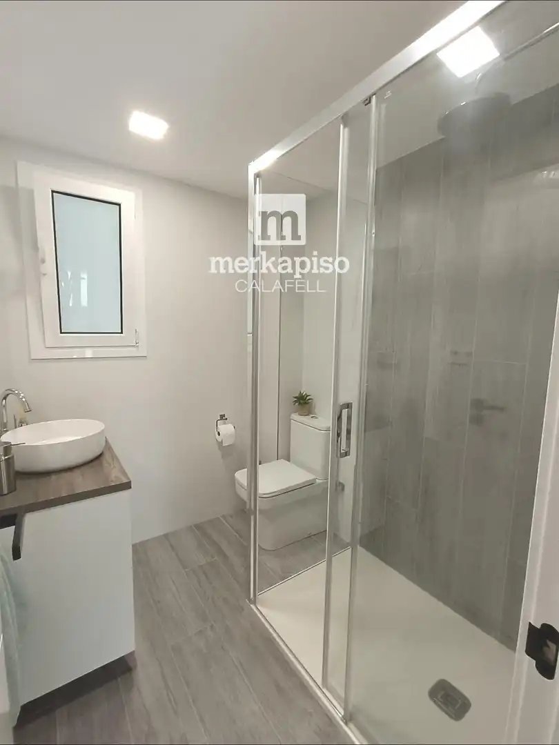Baño de Piso de alquiler en Calafell con Calefacción, Terraza y Amueblado