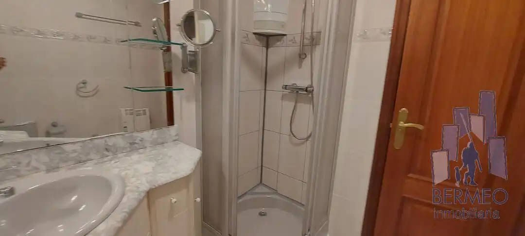 Baño de Piso en venta en Bermeo con Calefacción y Balcón