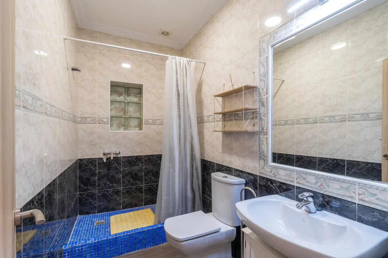 Bany de Casa o xalet en venda en Torrevieja amb Aire condicionat, Calefacció i Jardí privat