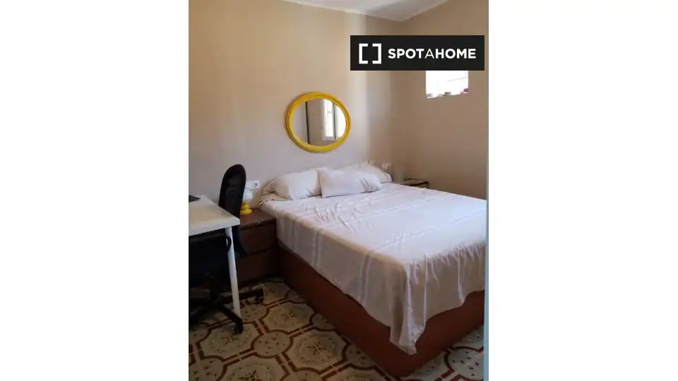Habitación de Piso para compartir en Sevilla con Aire acondicionado, Calefacción y Amueblado