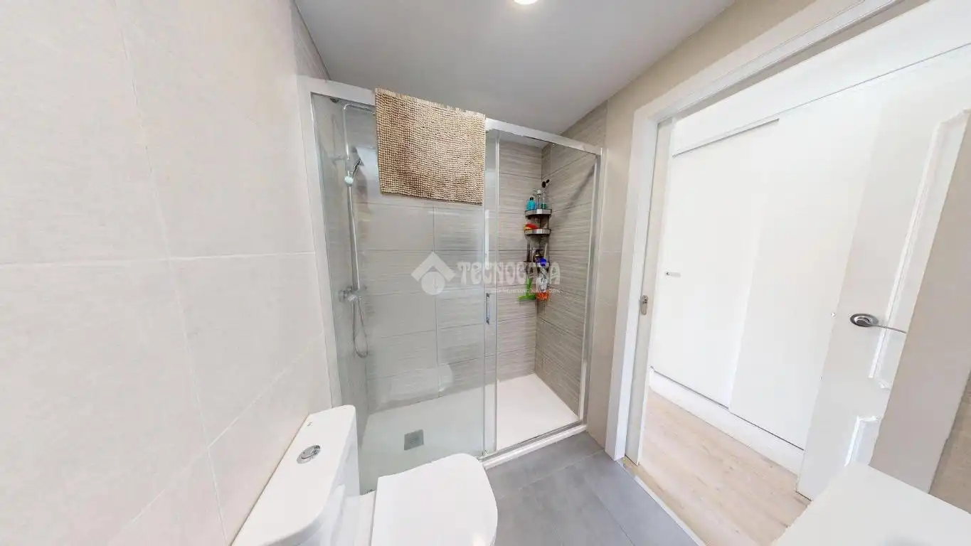 Baño de Piso en venta en Valencia con Aire acondicionado, Calefacción y Balcón