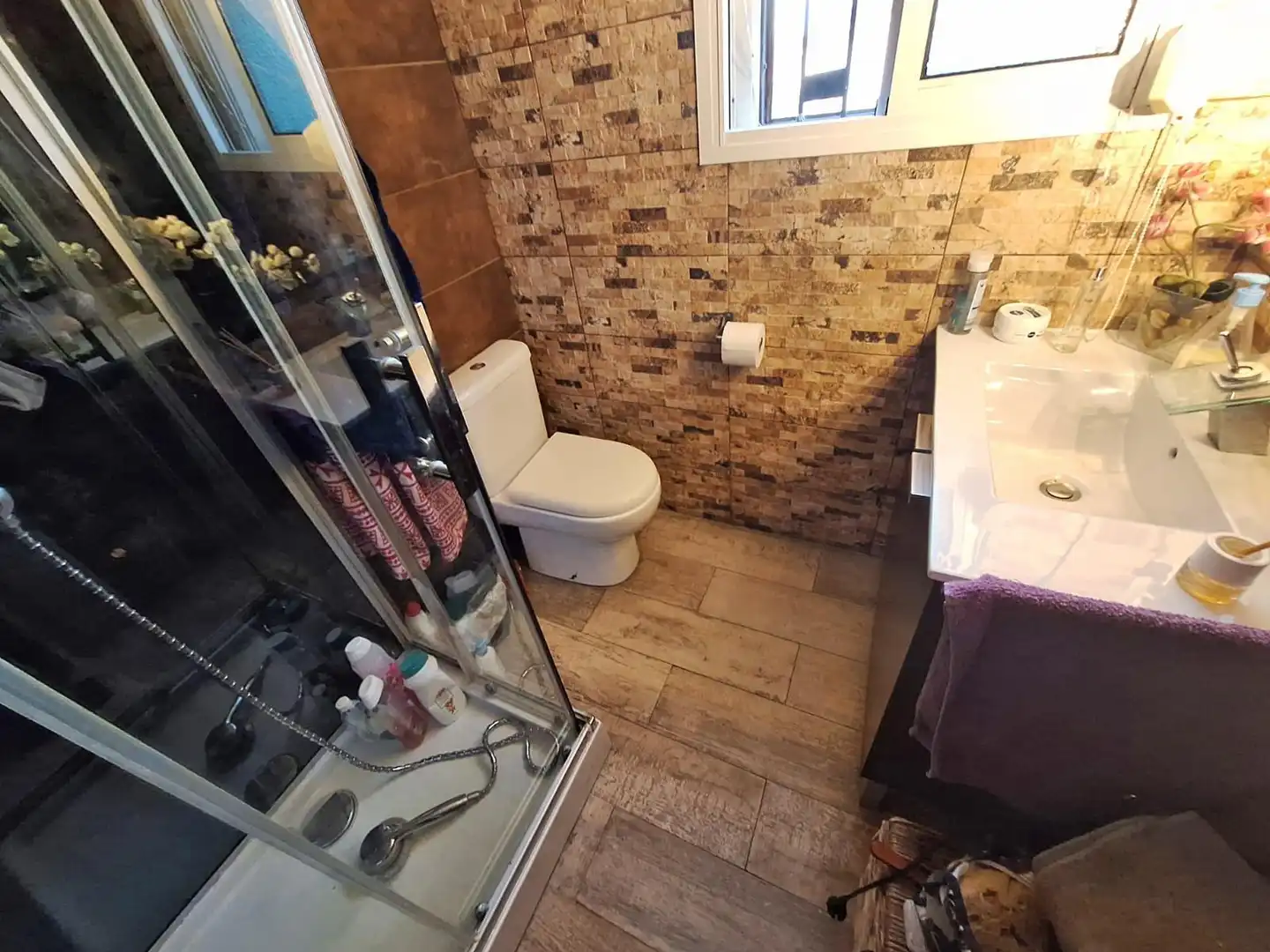 Bathroom of Houses for sale in Santa Perpètua de Mogoda  with Air Conditioner, Private garden and Terrace