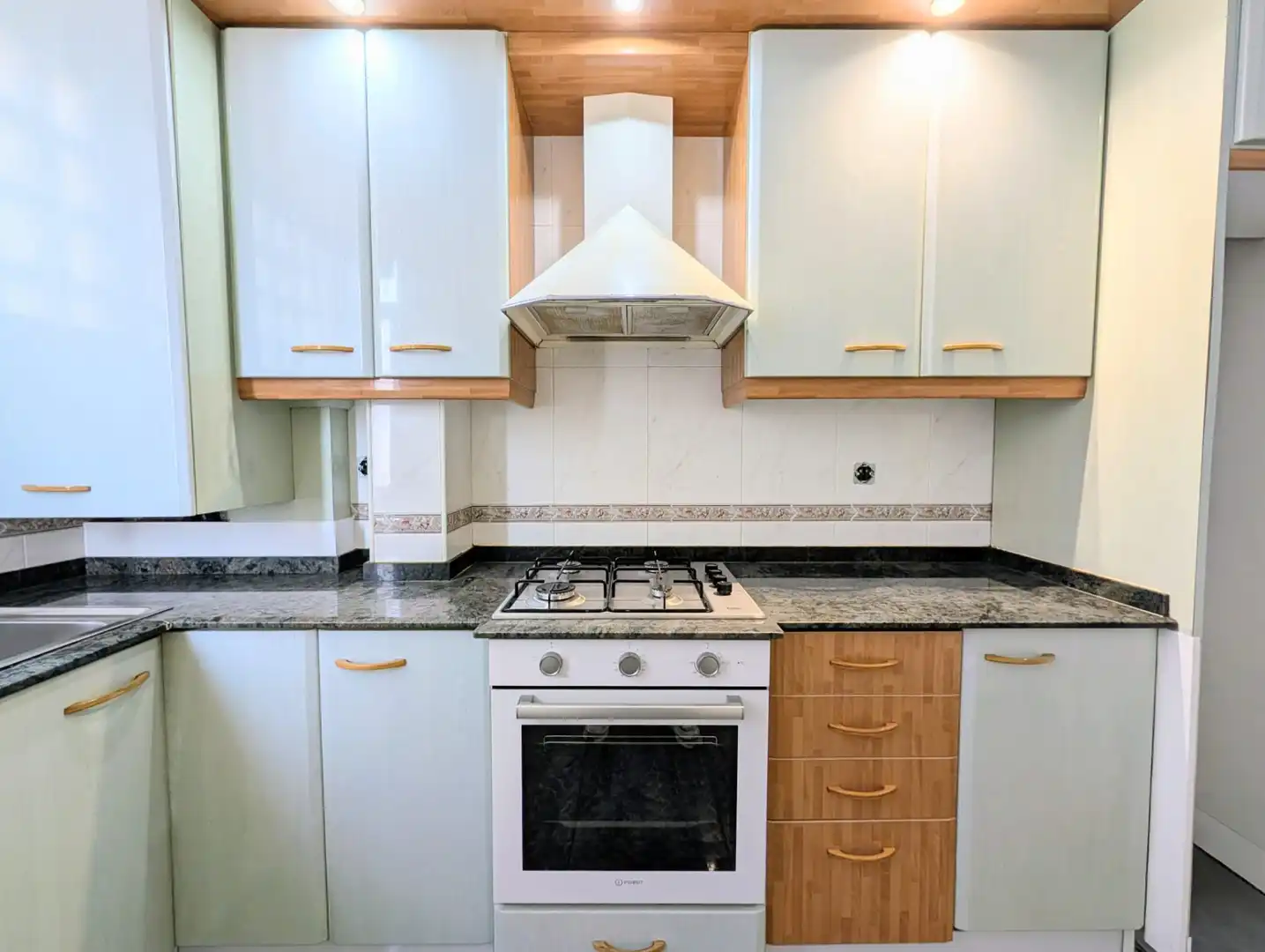 Cocina de Piso en venta en Badalona con Aire acondicionado, Calefacción y Horno