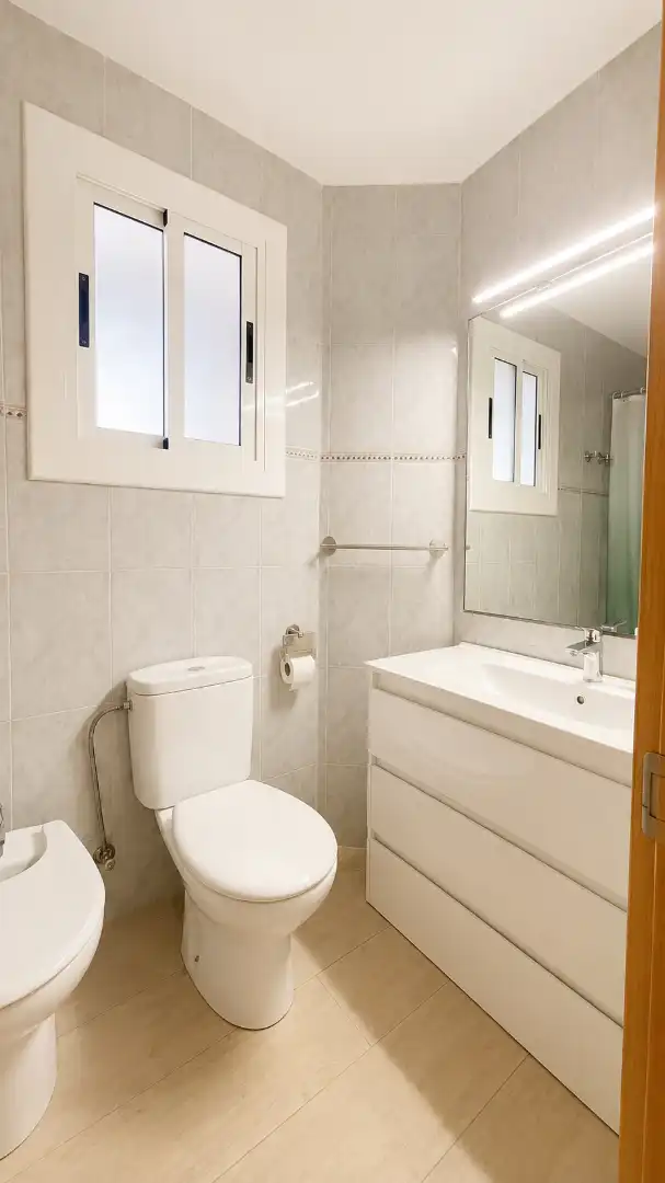 Baño de Piso en venta en Cerdanyola del Vallès con Aire acondicionado, Calefacción y Parquet