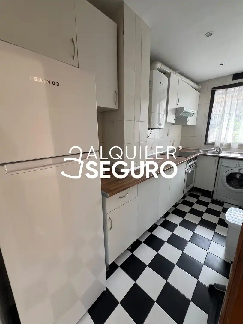 Kitchen of Flat for rent in Madrid  with Air Conditioner and Heating