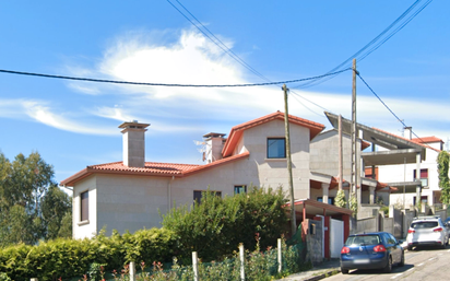 Vista exterior de Casa o xalet en venda en Nigrán amb Calefacció, Jardí privat i Terrassa