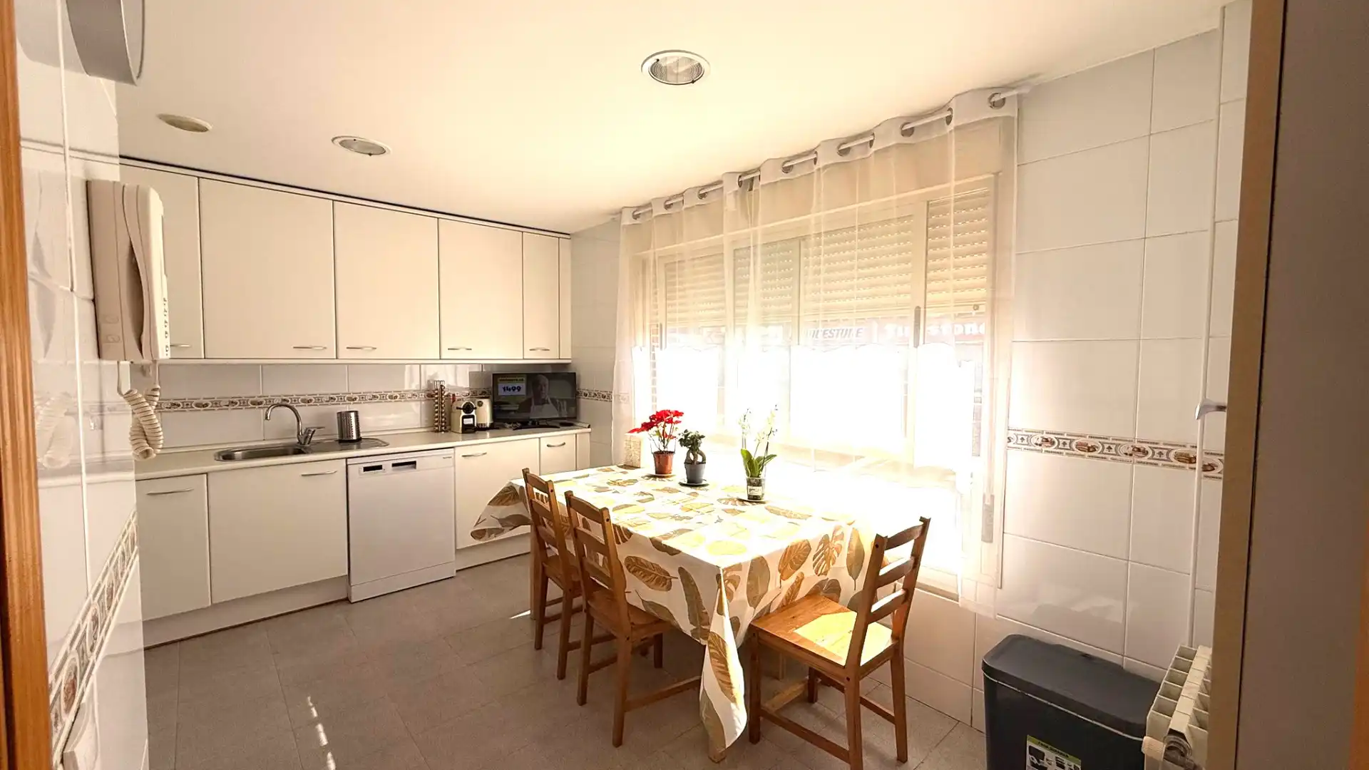 Cocina de Casa o chalet en venta en Madrid con Aire acondicionado, Calefacción y Jardín privado