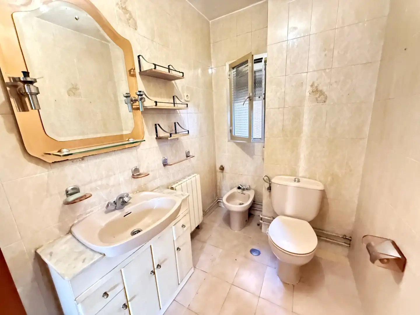 Bathroom of Flat for sale in  Madrid Capital  with Air Conditioner and Terrace