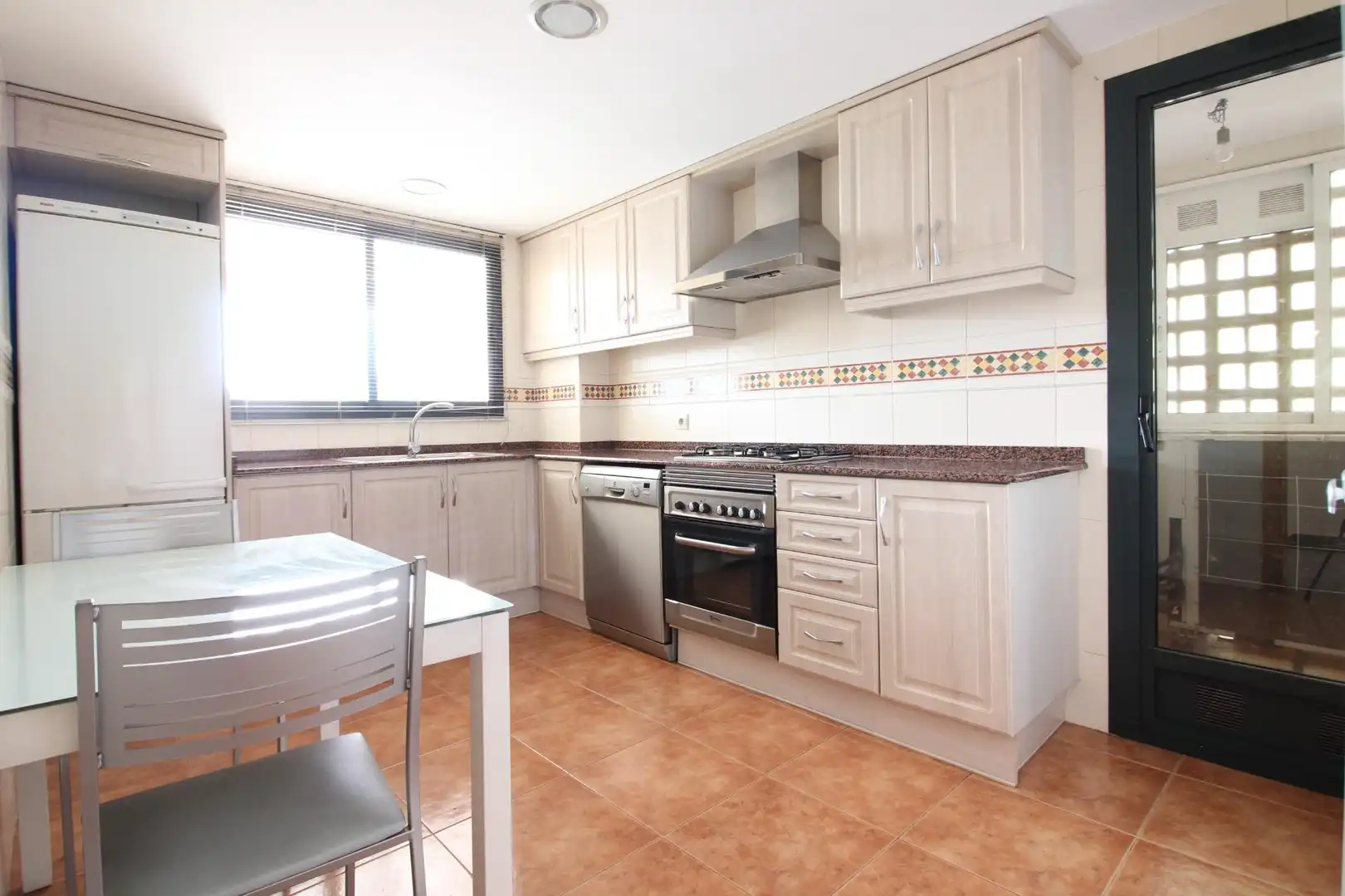 Cocina de Piso en venta en Valencia con Aire acondicionado, Jardín privado y Piscina comunitaria