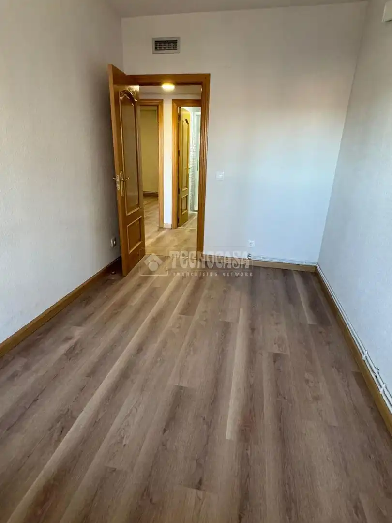 Bedroom of Flat for sale in Valdemoro  with Air Conditioner