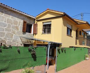 Außenansicht von Haus oder Chalet miete in Cangas  mit Terrasse