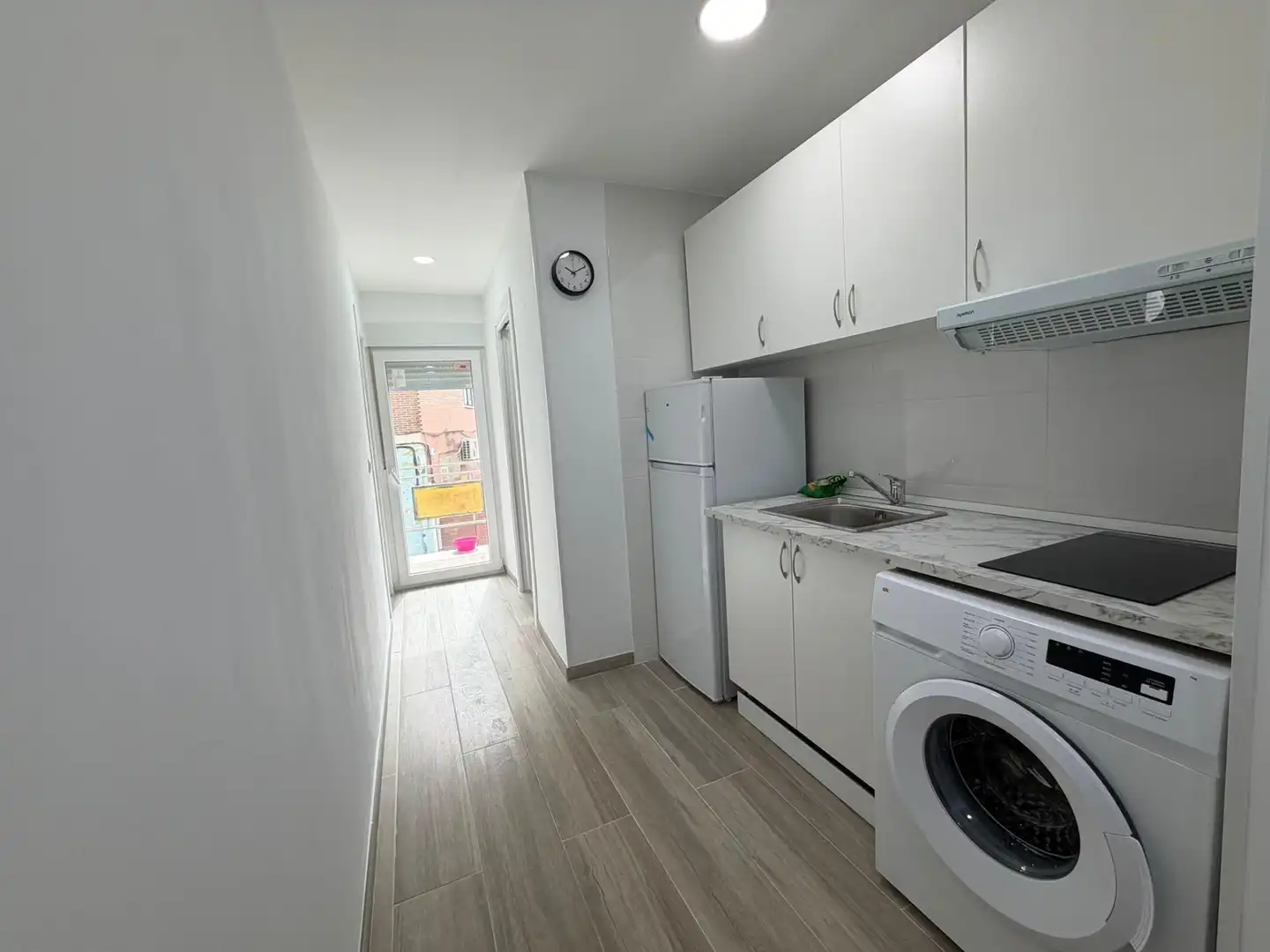 Cuina de Estudi de lloguer en Fuenlabrada amb Terrassa, Moblat i Balcó