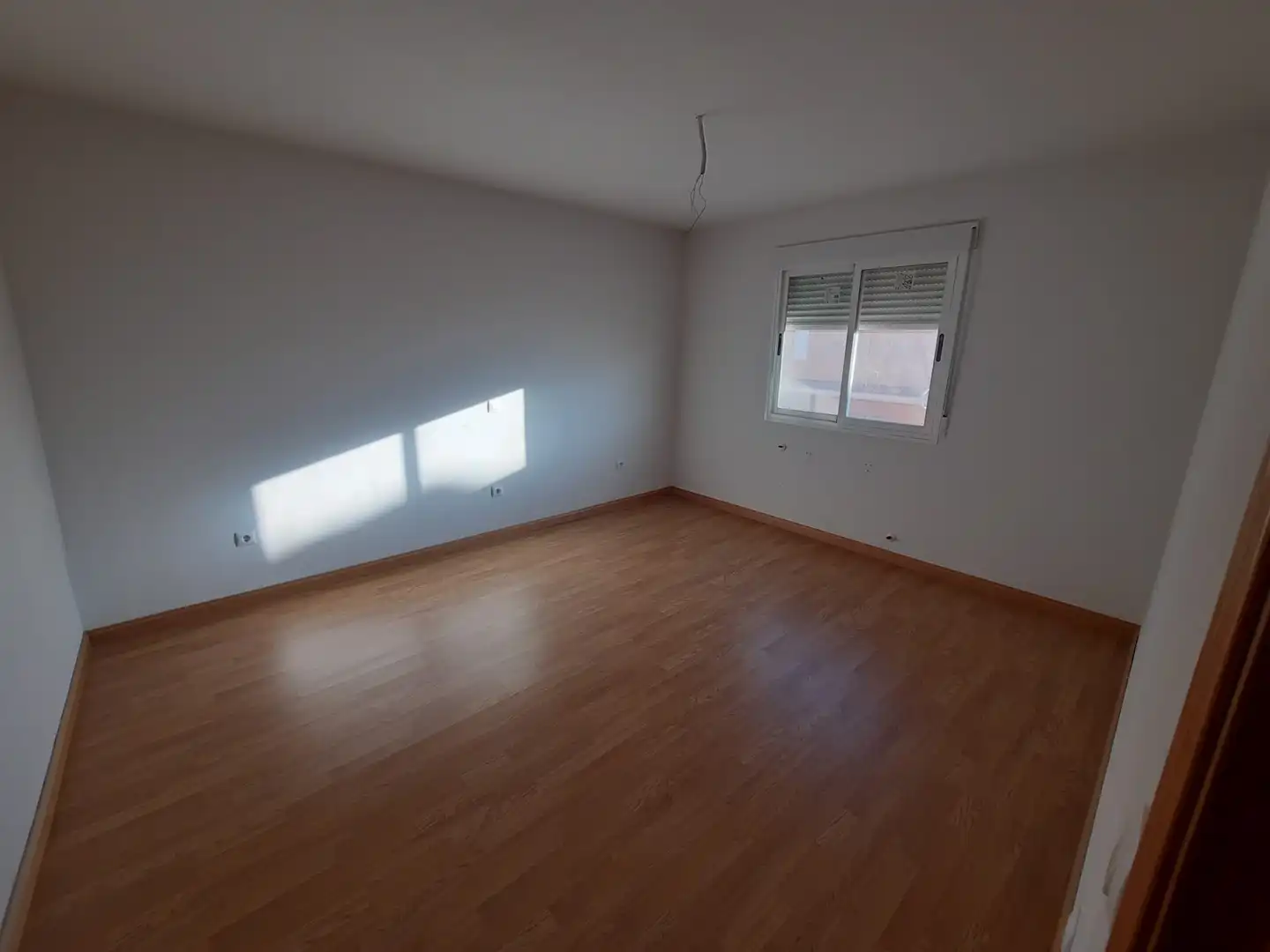 Schlafzimmer von Einfamilien-Reihenhaus zum Verkauf in Lillo mit Heizung und Möbliert