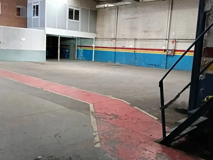 Aparcament de Oficina de lloguer en Azuqueca de Henares amb Aire condicionat, Calefacció i Moblat