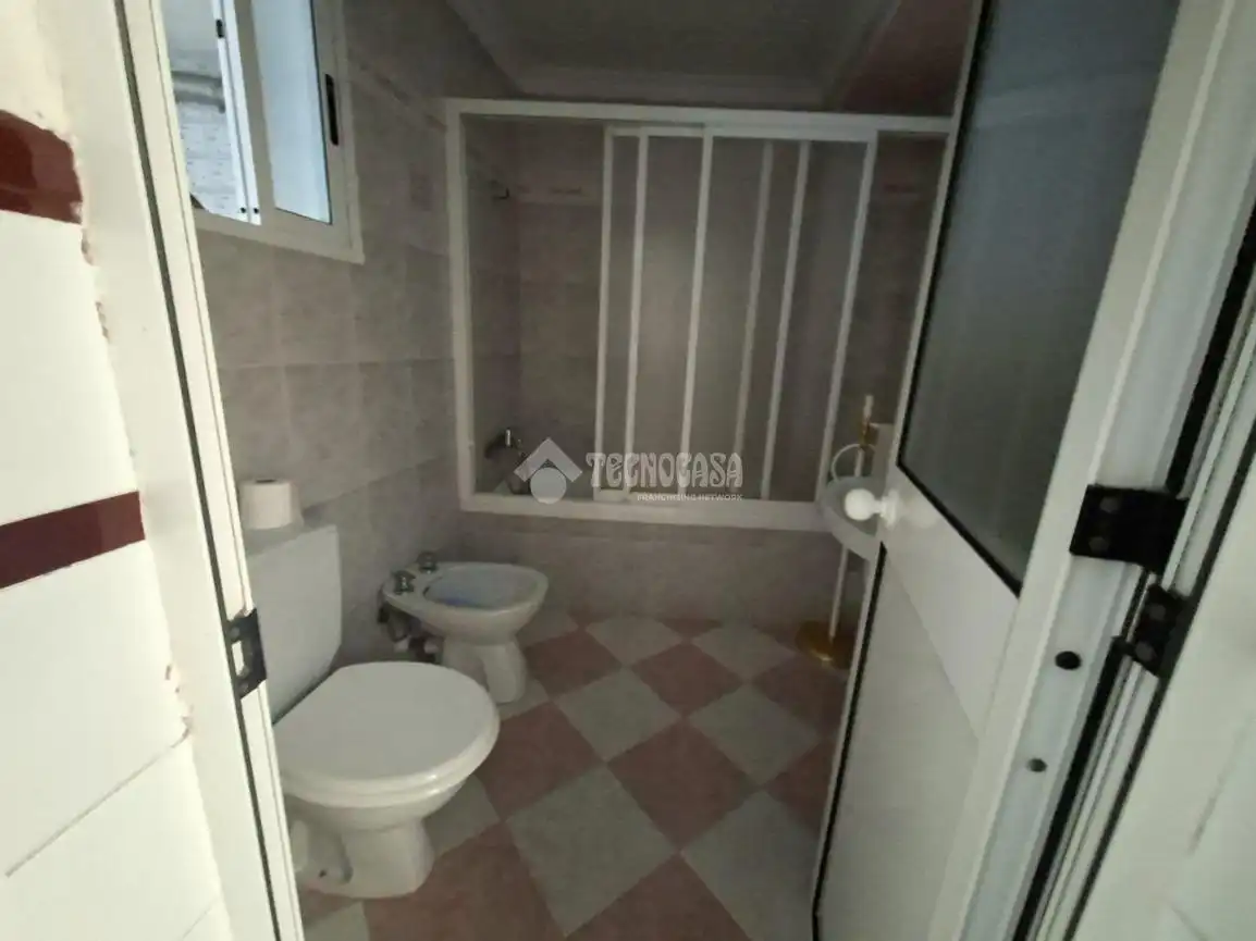 Bathroom of Houses for sale in Montilla