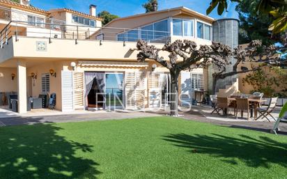 Vista exterior de Casa o xalet en venda en Mataró amb Aire condicionat, Calefacció i Terrassa