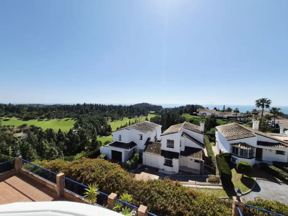 Vista exterior de Apartament en venda en Mijas amb Aire condicionat, Terrassa i Moblat