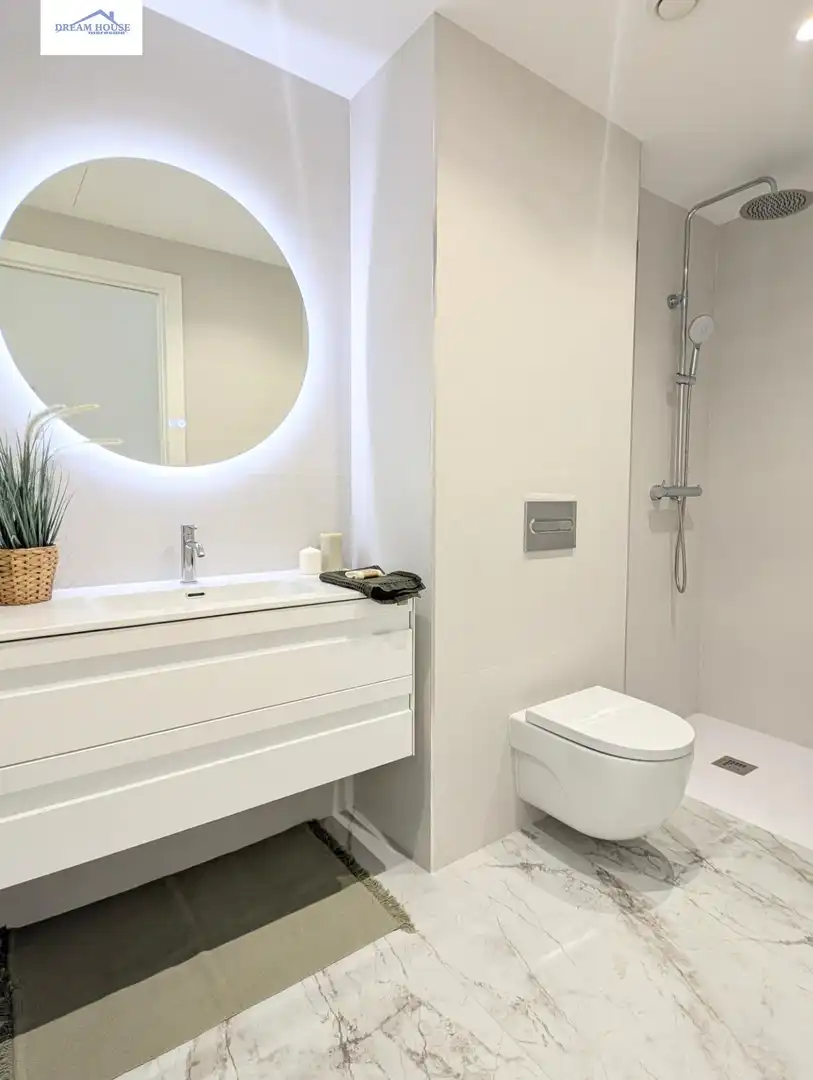 Badezimmer von Wohnungen zum Verkauf in Mataró mit Klimaanlage, Heizung und Balkon