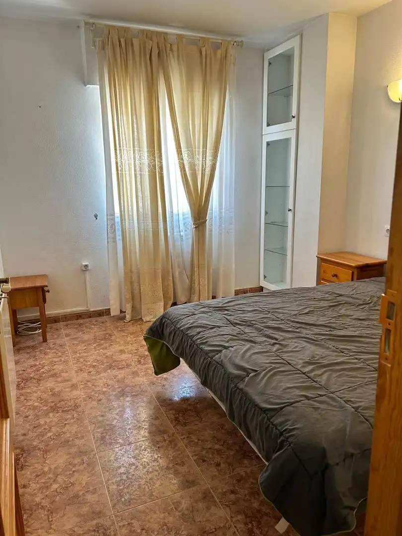 Schlafzimmer von Wohnung zum Verkauf in Torrevieja mit Klimaanlage, Heizung und Privatgarten