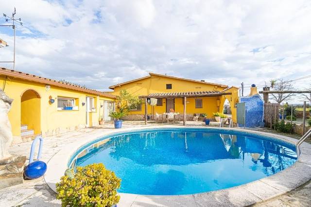 Casa-chalet en Venta en Viladamat