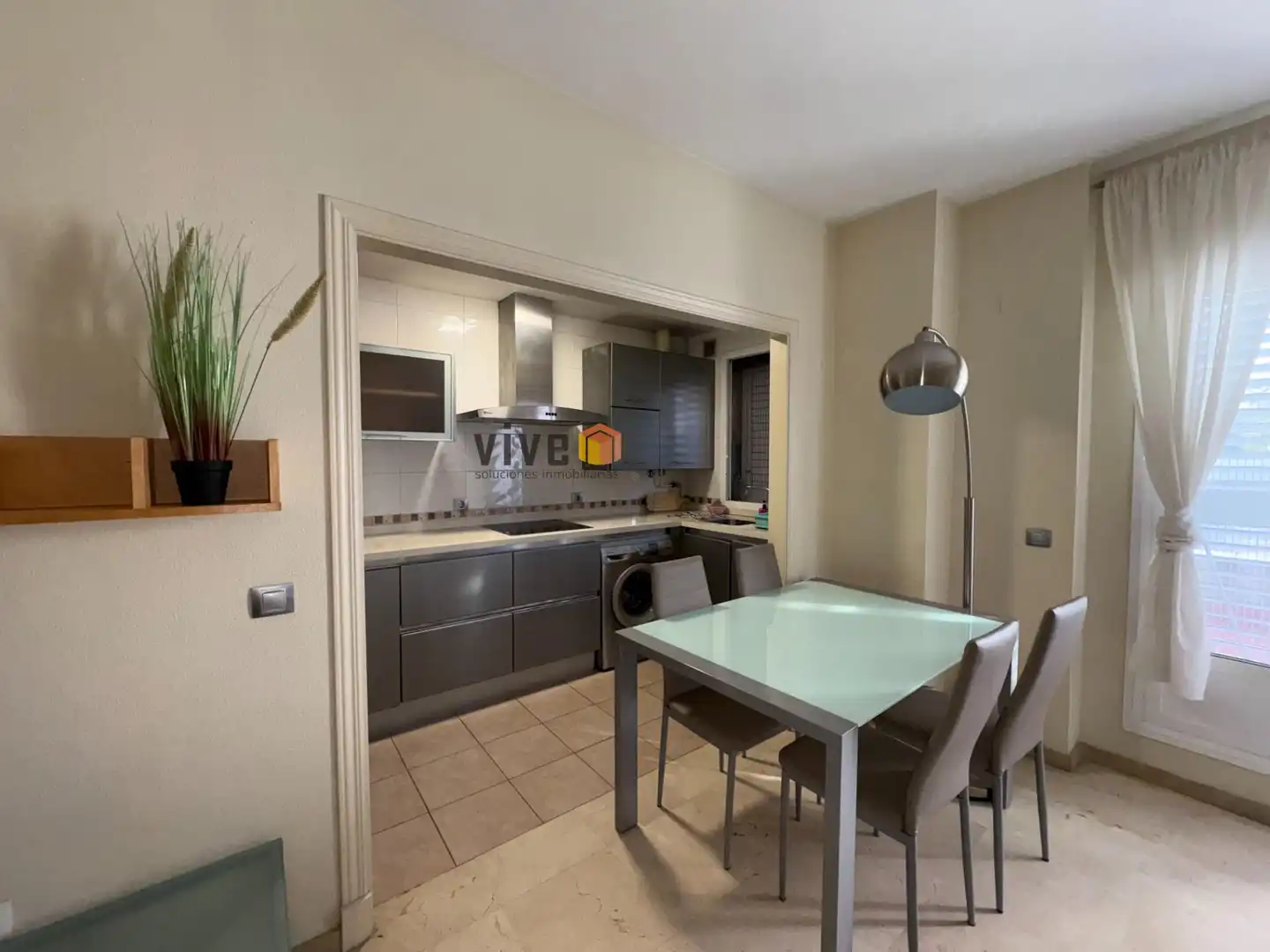 Cuina de Apartament de lloguer en San Juan de Aznalfarache amb Aire condicionat, Terrassa i Moblat