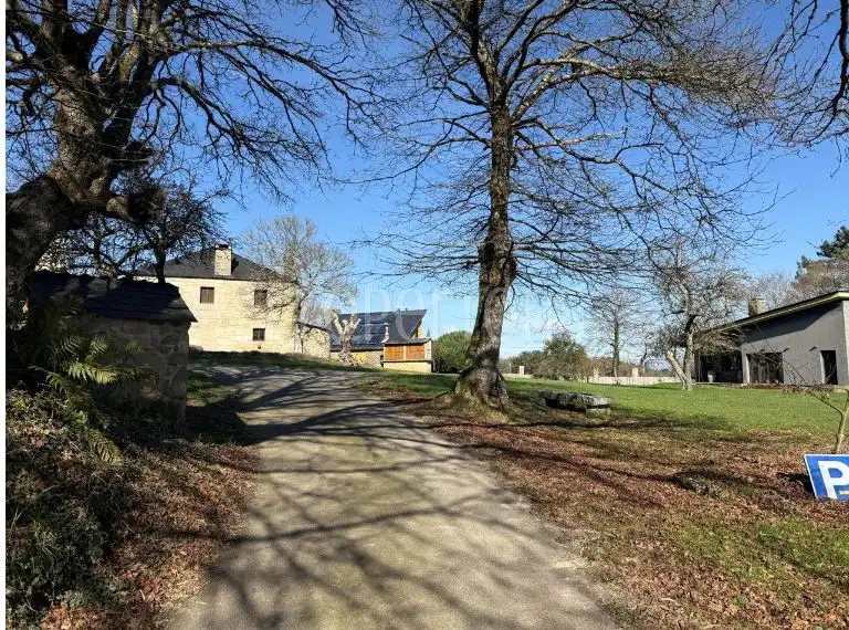 Außenansicht von Residential zum Verkauf in Friol