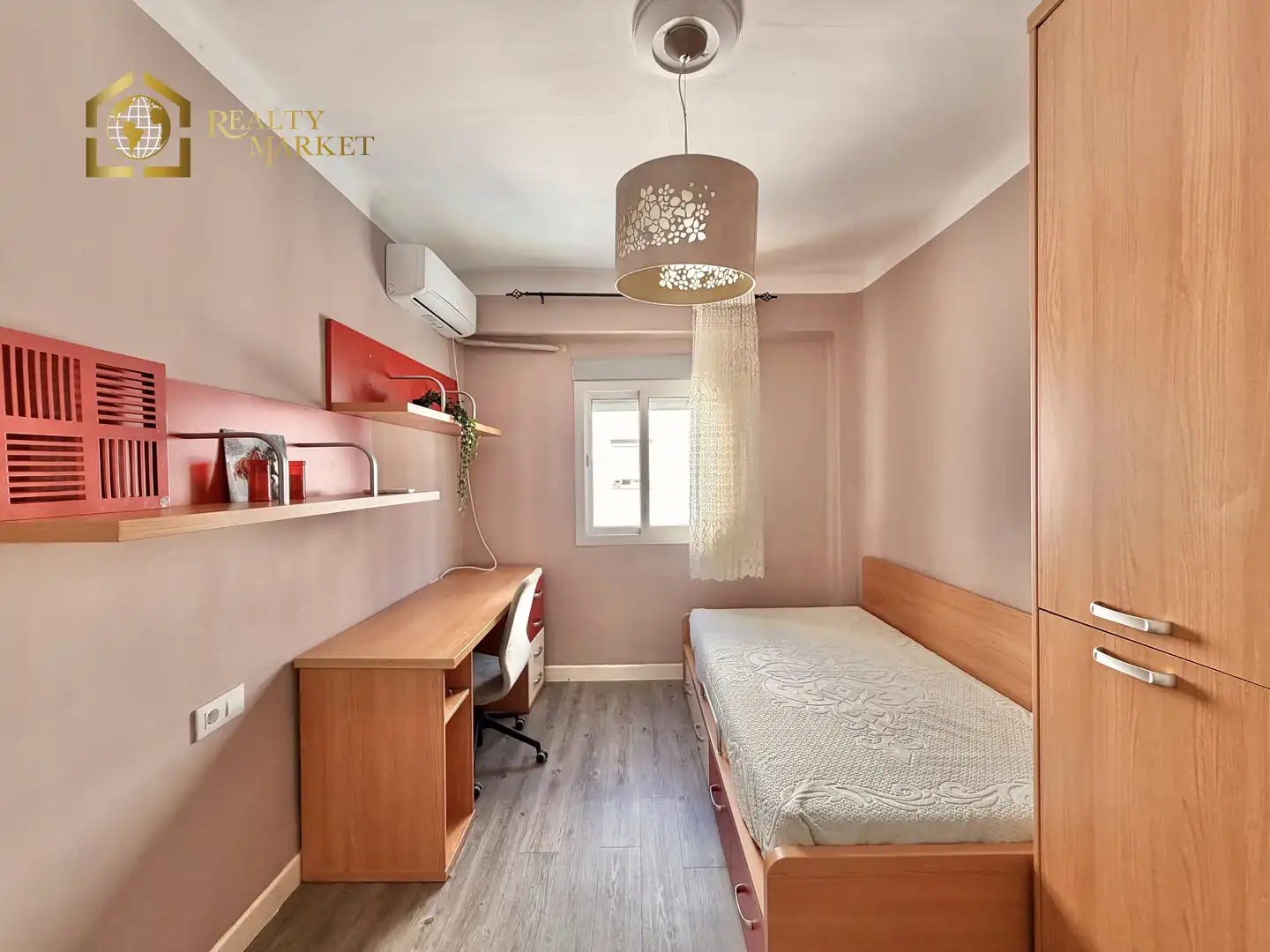Habitación de Piso en venta en Valencia con Aire acondicionado y Balcón