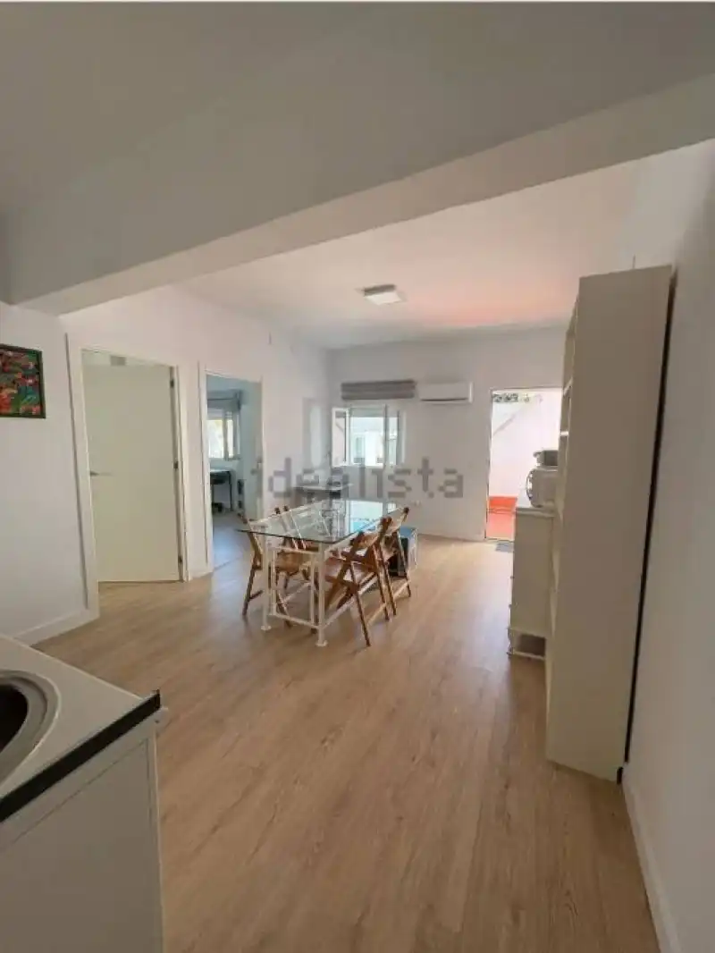 Außenansicht von Wohnung zur Miete in Cáceres mit Klimaanlage, Privatgarten und Terrasse