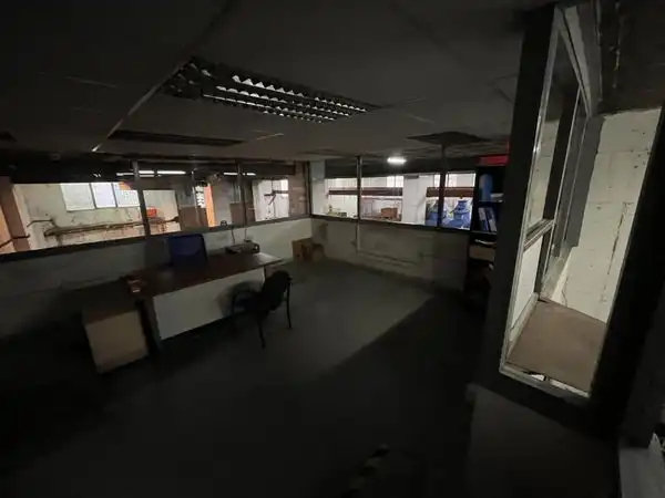 Nave industrial en venta en L'Hospitalet de Llobregat con Calefacción y Alarma