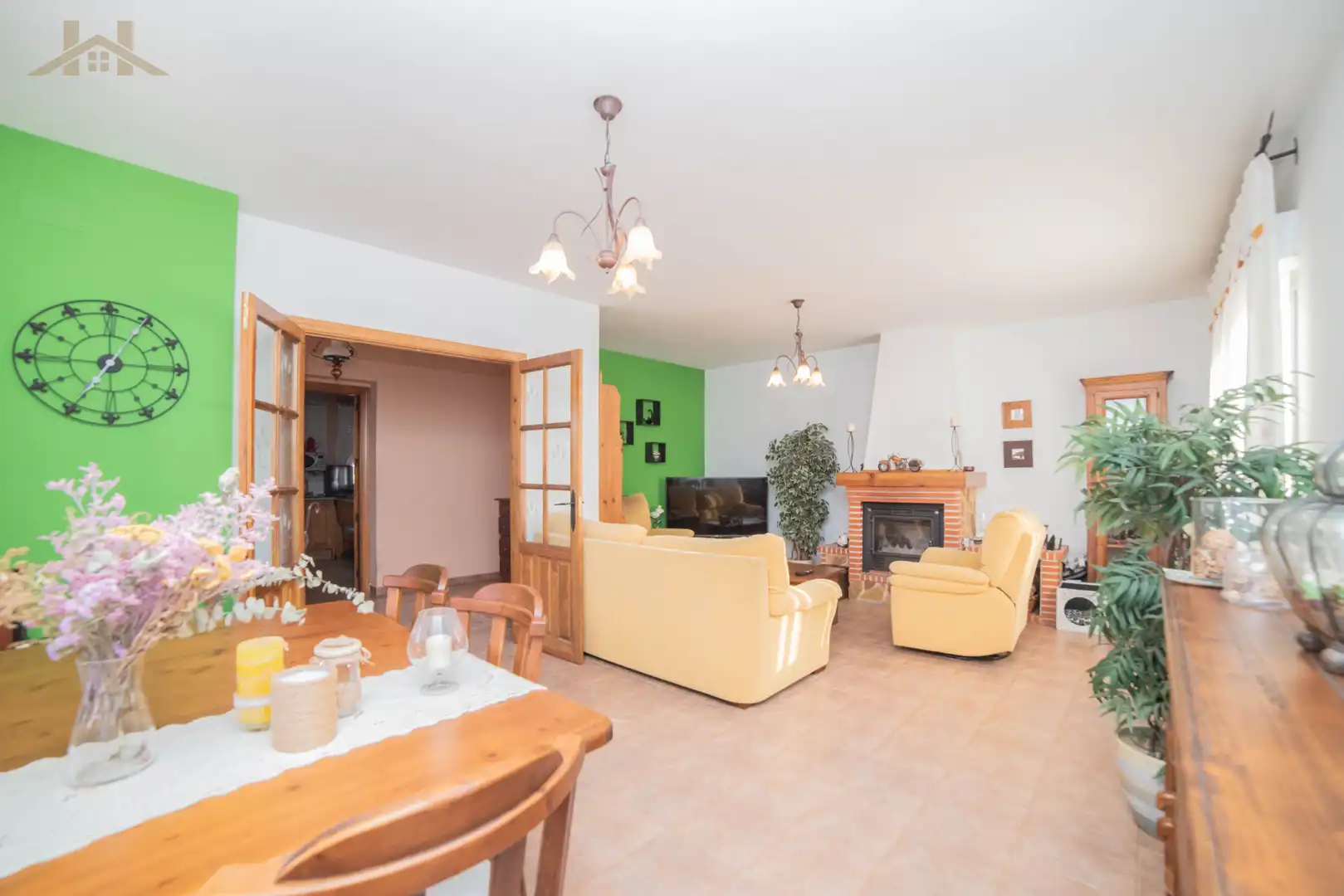 Sala d'estar de Casa o xalet en venda en Sevilla la Nueva amb Calefacció, Jardí privat i Terrassa