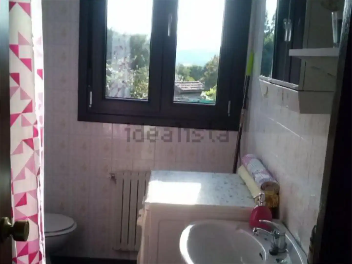 Badezimmer von Wohnung zur Miete in A Cañiza   mit Parkett und Möbliert