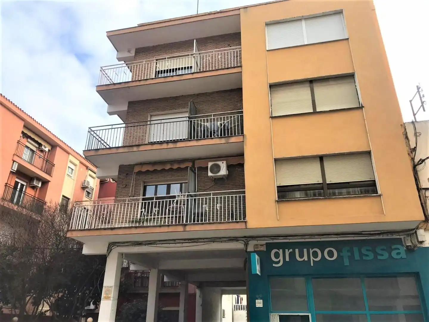 Vista exterior de Pis en venda en Linares