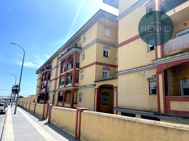 Piso con balcón en venta en Constitucion de La 77