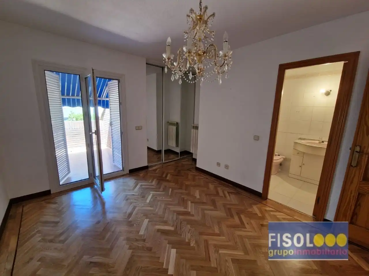 Living room of Detached homes for sale in Pozuelo de Alarcón  with Air Conditioner, Heating and Private garden