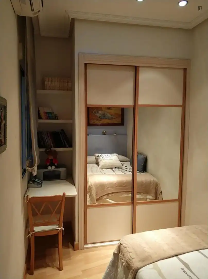 Habitación de Apartamento de alquiler en Madrid con Aire acondicionado, Amueblado y Lavadora
