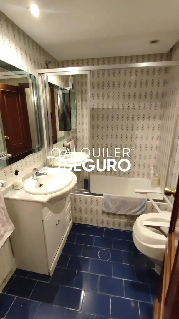Baño de Piso de alquiler en Madrid con Aire acondicionado, Calefacción y Piscina