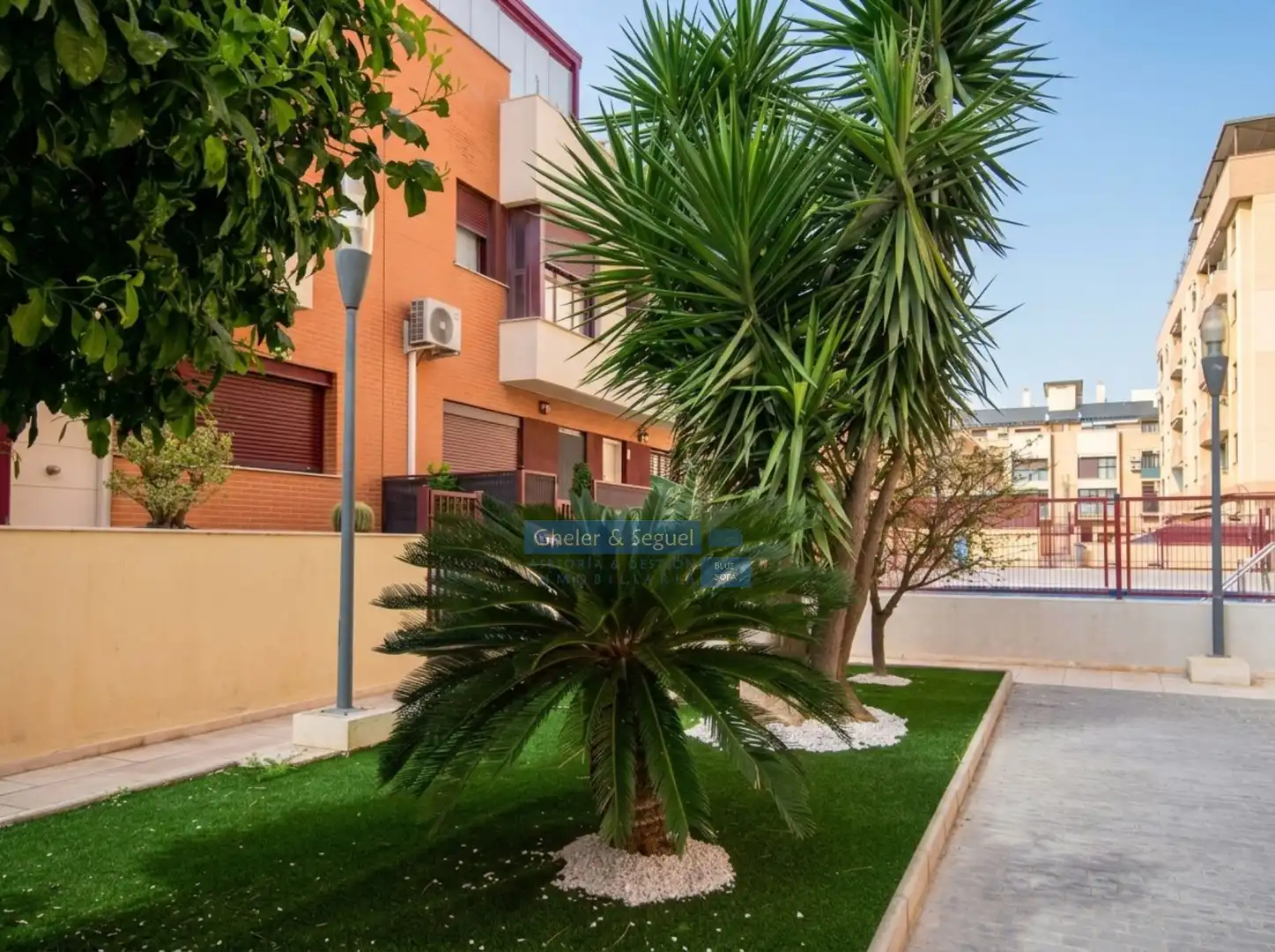 Vista exterior de Casa adosada en venta en Sagunto / Sagunt con Terraza y Balcón