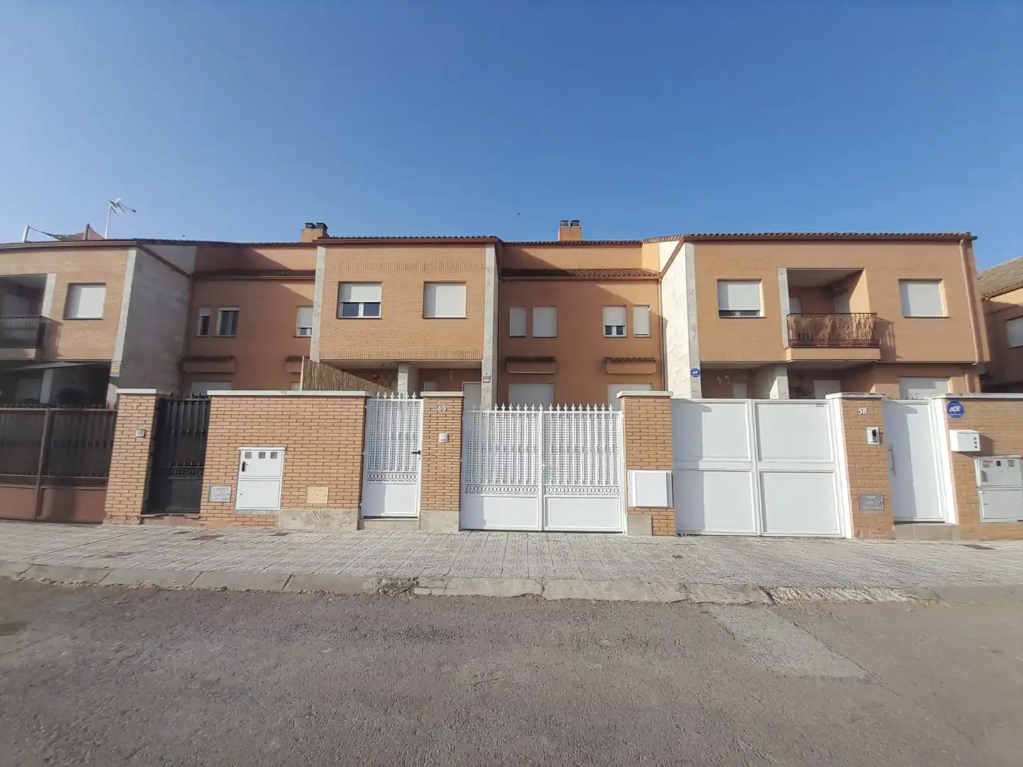 Vista exterior de Casa o xalet en venda en Puertollano amb Calefacció, Terrassa i Traster