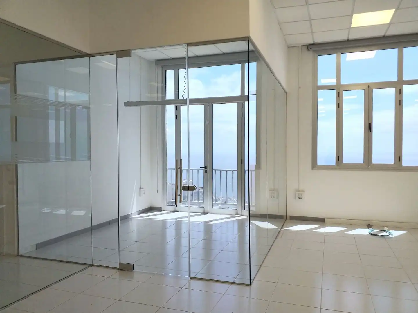 Office for rent in Acorán