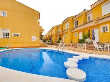 Adossat amb piscina en venda a Calle Rojaleros Ausentes 14