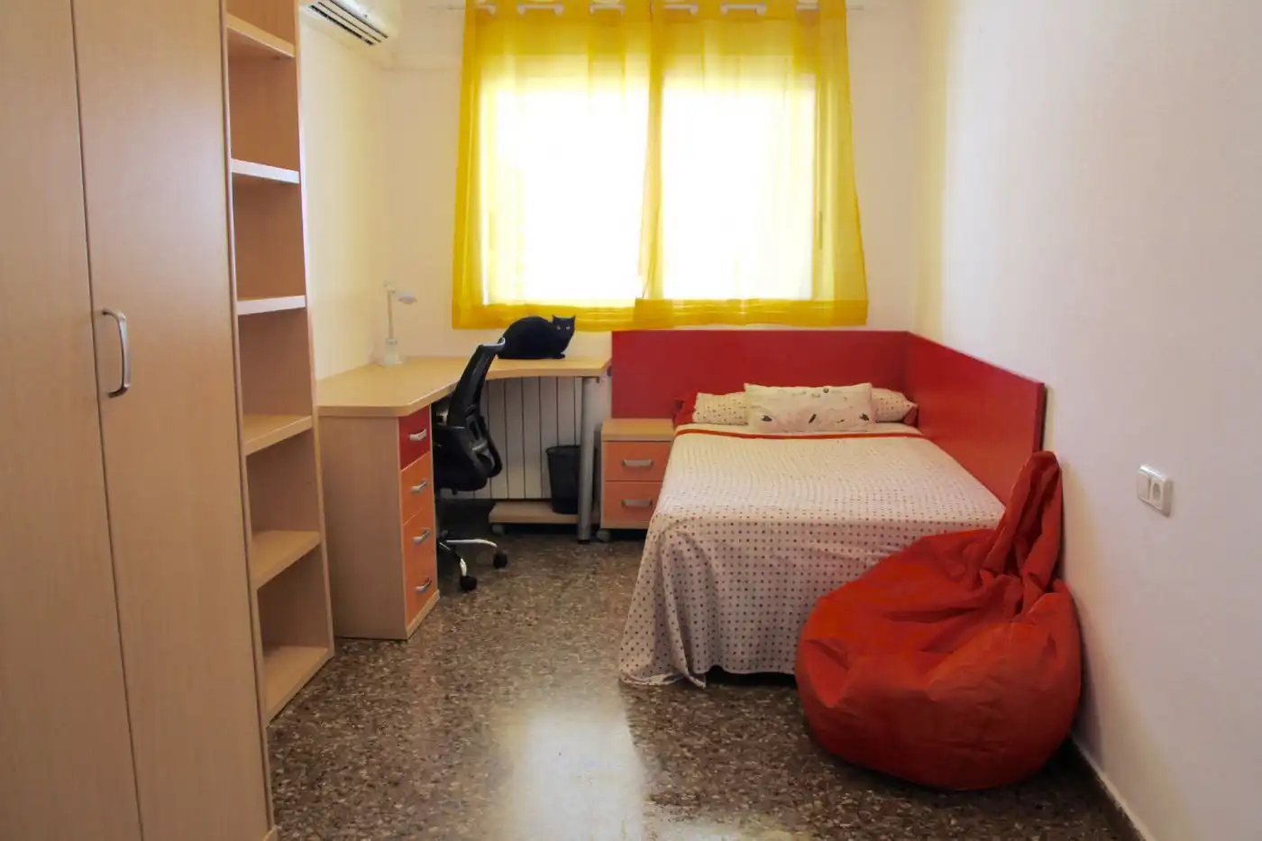 Dormitori de Apartament de lloguer en Alfara del Patriarca amb Aire condicionat, Calefacció i Terrassa