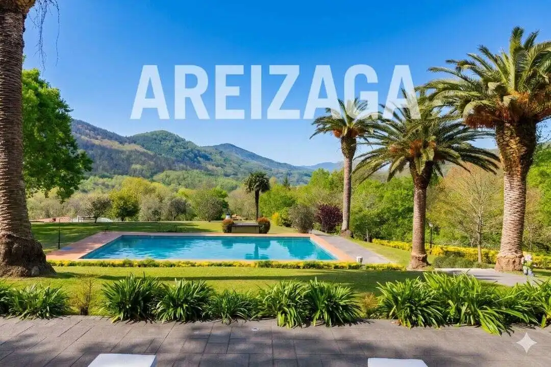 Vista exterior de Casa o xalet en venda en Errenteria amb Calefacció, Terrassa i Piscina