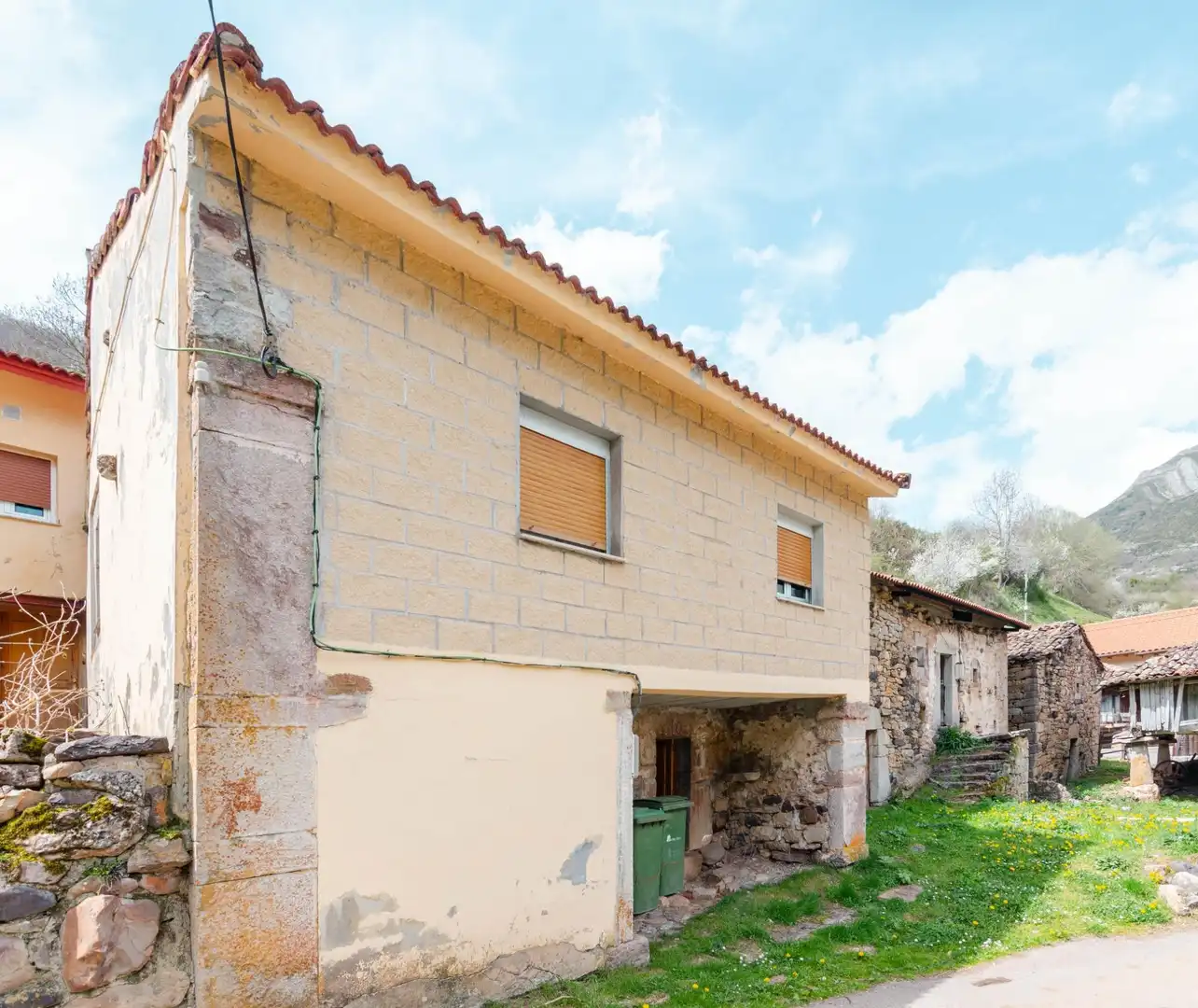 Vista exterior de Casa o chalet en venta en Somiedo con Jardín privado, Trastero y Amueblado