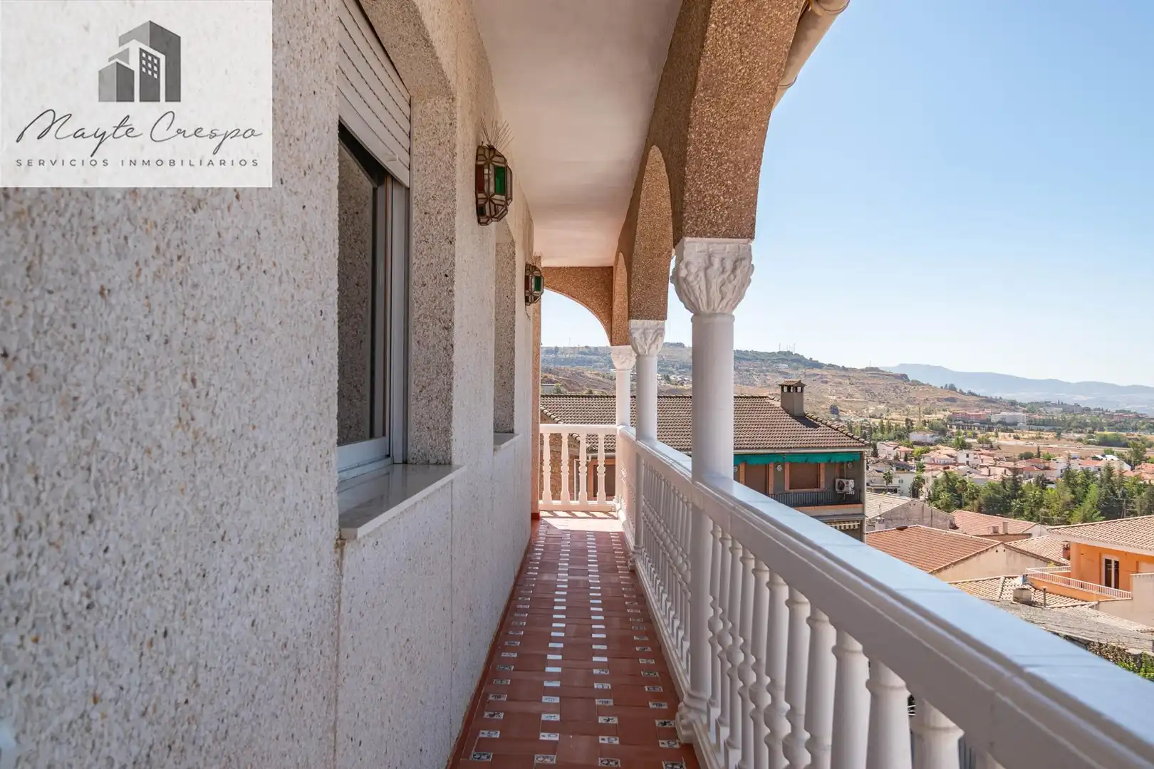 Vista exterior de Casa adosada en venta en Jun con Terraza, Amueblado y Alarma