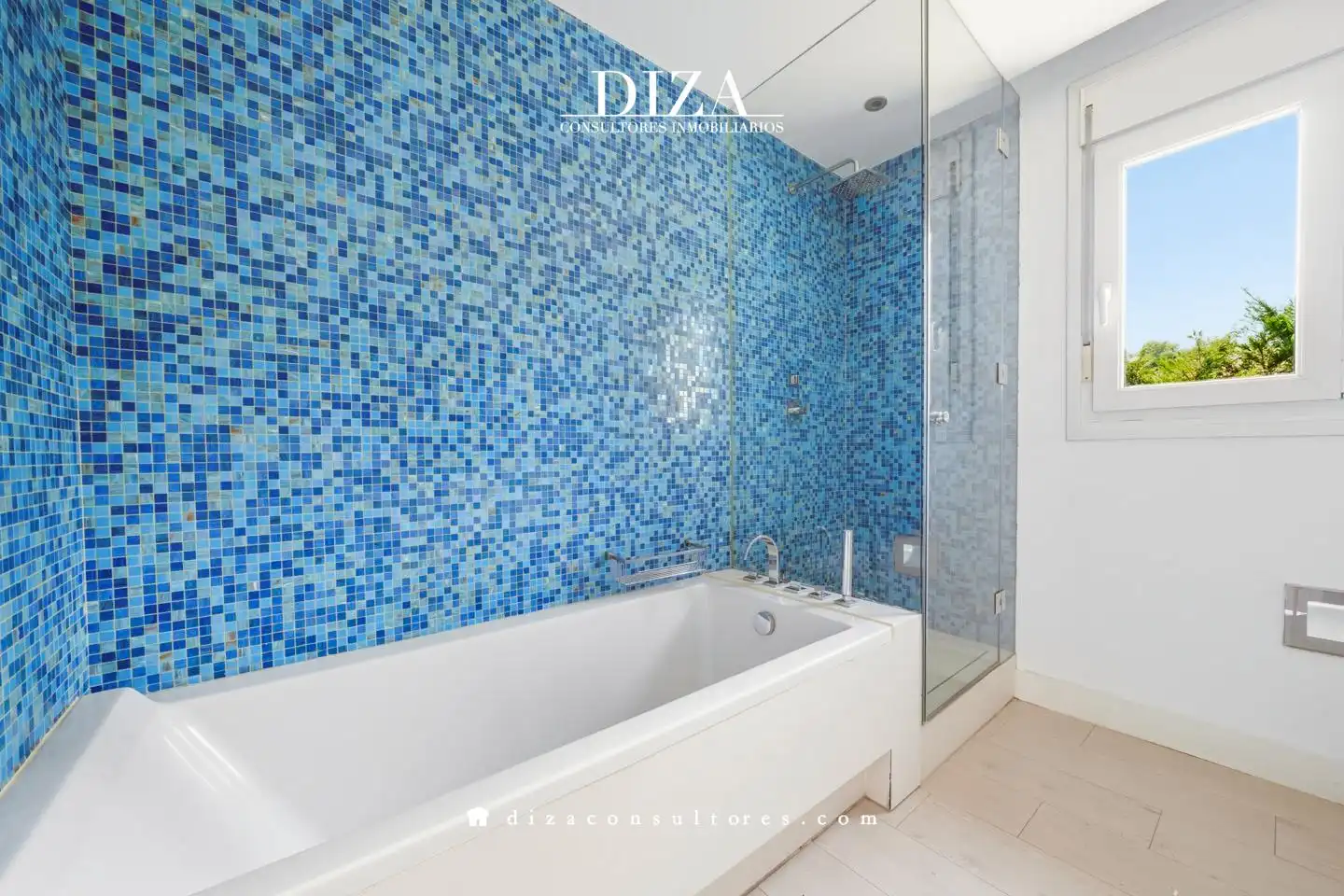 Bathroom of Houses for rent in Madrid  with Air Conditioner, Heating and Private garden