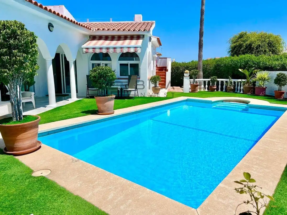 Villa con piscina in vendita a El Faro, imagen 3